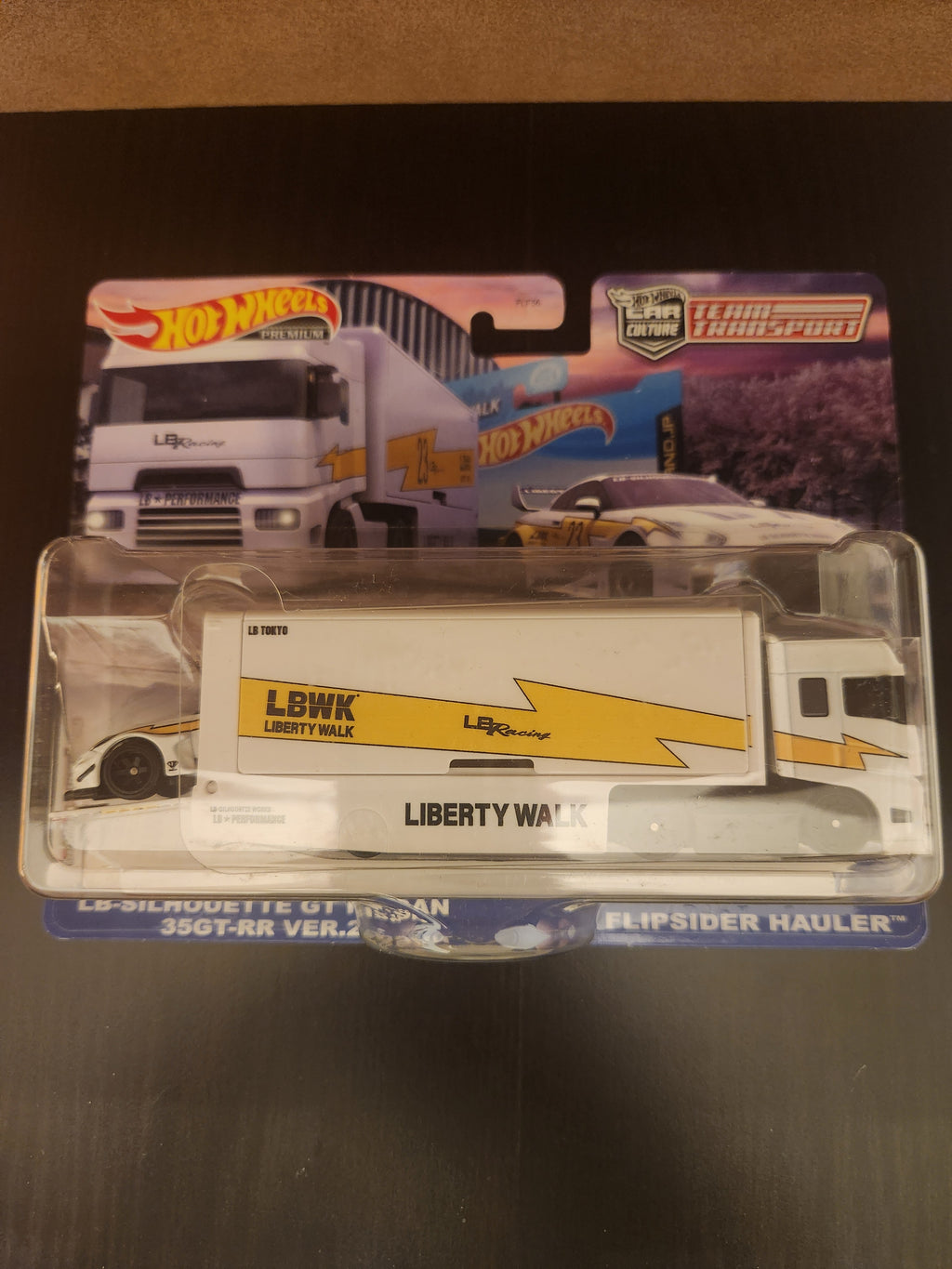 Hotwheels Libertywalk tean transport R35